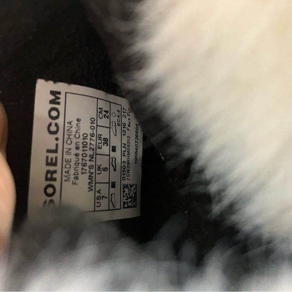 Sorel Whitney fur short lace up boots black size 7 - Picture 7 of 7